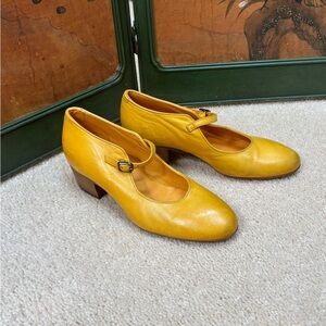 Pantanetti women’s Mary Jane heels size 37 US 7 yellow leather made in Italy